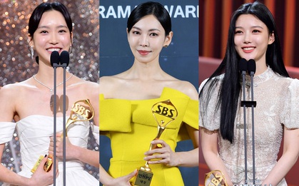 SBS Drama Awards 2021: "Ác nữ Penthouse" Kim So Yeon lần đầu nhận Daesang, Kim Yoo Jung xinh xỉu ẵm cúp cùng "chồng yêu"