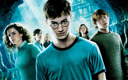 Thách bạn tìm ra điểm KÌ DỊ ở poster Harry Potter này, một nhân vật bị "hủy dung" đang chờ hội tinh mắt cứu mạng!