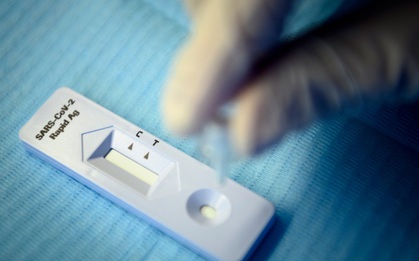 Test nhanh COVID chính xác đến đâu? Những con số có thể khiến bạn bất ngờ
