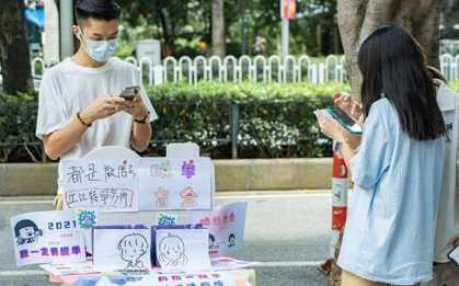 Soi "hộp yêu" giá rẻ giật mình, khuynh đảo Trung Quốc: Chỉ cần 3.600 VNĐ để tìm bạn đời