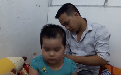Vợ bỏ đi theo nhân tình ăn chơi, người đàn ông chật vật nuôi con gái 5 tuổi bị ung thư