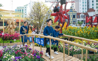 Hai nhóc tì nhà Đăng Khôi say sưa nhảy sạp trong Hội Hoa Xuân 2022 tại Novaland Gallery