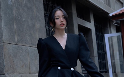 Linh Ngọc Đàm xúng xính về quê ăn Tết với style "full đen", dân tình mê đắm trước visual đỉnh cao