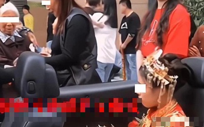 Cô dâu "lật mặt" đòi 100 triệu mới chịu xuống xe, chú rể bất ngờ làm một việc khiến ai cũng móc túi cho mượn tiền
