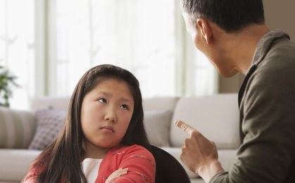 Khen con không đúng lúc bằng 10 lần hại con: Cha mẹ hãy "uốn lưỡi 7 lần" trước khi khen!