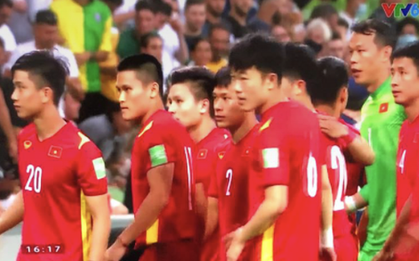 Văn Hậu, Văn Toàn, Duy Mạnh cổ vũ ĐT Việt Nam qua màn hình