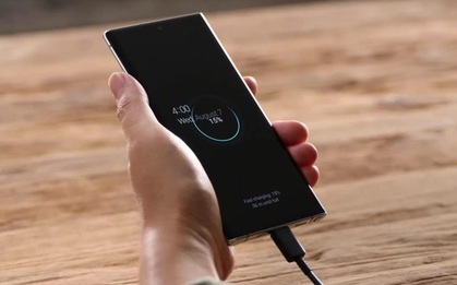 Ơn giời, cuối cùng Samsung cũng chịu nâng cấp sạc nhanh cho Galaxy S22 series!