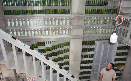 Bên trong ngôi nhà 2 tầng được xây dựng bằng hàng chục nghìn vỏ chai của "dị nhân" ở Hội An