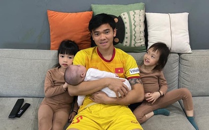 Hội tuyển thủ đi về nhà: Bé Ú bám bố không rời, Nguyên Mạnh dạy con gái làm thủ môn