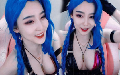 Tự phấn khích với sự sexy khi cosplay Jinx của chính mình, nữ streamer tạo "101 dáng" trước ống kính máy quay