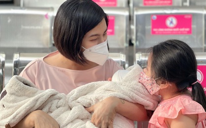 Vân Trang 1 nách hai con chuẩn mẹ bỉm, hé lộ dung mạo đôi tiểu công chúa 2 tháng tuổi!