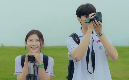"Bạn trai" Kim Yoo Jung ở phim mới: Tay ngang diễn xuất, 31 tuổi mà đóng học sinh quá ngọt