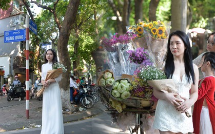 Đông nghịt người đổ đến con đường lãng mạn nhất Hà Nội dịp cuối tuần