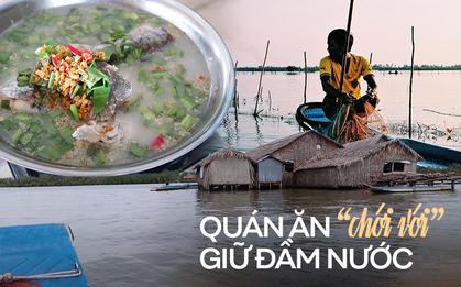 Có quán ăn lạ đời nhất ở đất mũi Cà Mau, nằm chơi vơi giữa đầm nước, bán món gì thì khách ăn món nấy