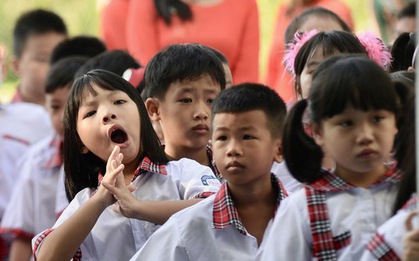 Với trẻ, đi học sớm là tra tấn