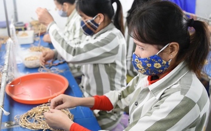 Thiếu nữ trải lòng về phút nông nổi "ham chơi theo bạn" rồi sa vào lao lý