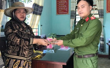 Nhặt 20 triệu đồng và dây chuyền vàng, chàng trai báo công an tìm người trả