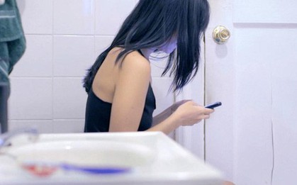 Dừng ngay thói quen dùng điện thoại trong nhà vệ sinh nếu bạn không muốn mắc bệnh