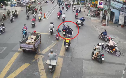 TP.HCM: Người phụ nữ bị giật túi xách có vàng và gần 500 triệu đồng