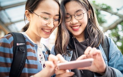 Có một giới trẻ rất khác: Cứ ngỡ "không xu dính túi", ai ngờ lại là thế hệ tiêu dùng thông minh!