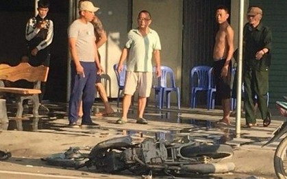 Va chạm xe ôtô trên đường đến trường, 2 anh em ruột thương vong