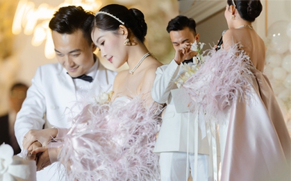 Lễ cưới Hoa hậu Ngân Anh và chồng BTV: Dàn sao đổ bộ, chú rể bật khóc hẹn thề "ở bên anh em phải bình an"