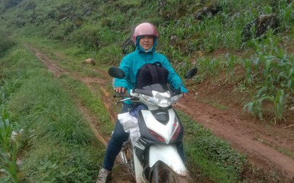 Thương trò, cô vượt non cao, gieo chữ trên đá...