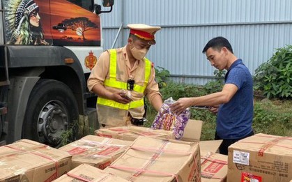 Hà Nội: Phát hiện 40.000 gói xúc xích, bánh quy không rõ nguồn gốc xuất xứ