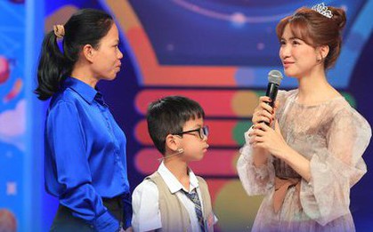"Nổi da gà" với "siêu nhí" học vượt hẳn 2 lớp khiến Hòa Minzy xúc động