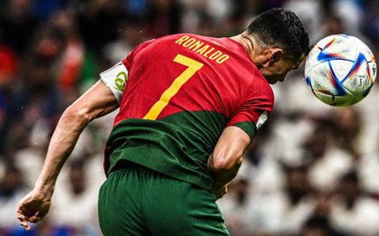 Công nghệ hiện đại nhất vào cuộc xác định Ronaldo chưa chạm bóng