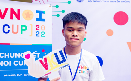 "Chàng trai Vàng" Tin học giải trí bằng đá bóng, chơi game