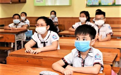 Thu bảo hiểm y tế trong trường học: Nỗi khốn khổ của thầy cô