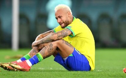 Neymar khóc nức nở khi Brazil thua cay đắng trước Croatia