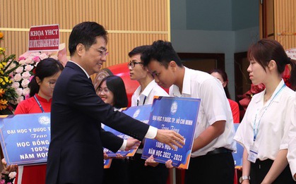 Thời đại học tự chủ: Em trở thành sinh viên, tiền vay học phí của chị chưa trả xong