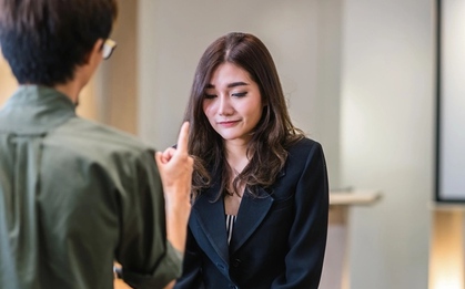 Dân mạng sục sôi chuyện nữ nhân viên bị sếp mắng thậm tệ vì tan sở đúng giờ