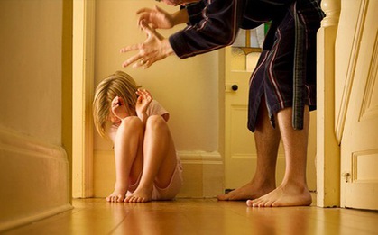 3 kiểu cha mẹ độc hại, yêu thương sai cách khiến trẻ bị tổn thương cả cuộc đời