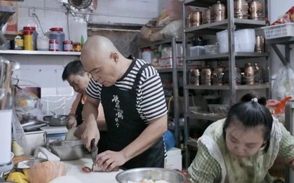 Quán "lẩu im lặng" với đội ngũ phục vụ là người khiếm thính