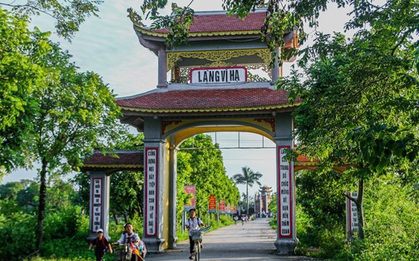 Thăm nhà cụ Tam Nguyên Yên Đổ, chiêm ngưỡng “ngõ trúc”, “ao thu” trong bài thơ Thu Điếu