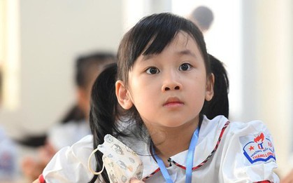 Cô giáo nói học sinh “cô bé đần”: Có nên bỏ điểm số, xếp loại?