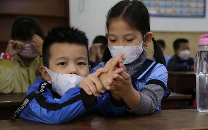 Đà Nẵng: Lo ngại ''học sinh lớp 5 ngồi cùng loại bàn với học sinh lớp 1''