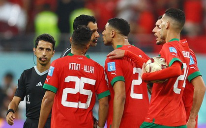Cầu thủ Morocco nổi giận bỏ đi khi Croatia đang nhận huy chương