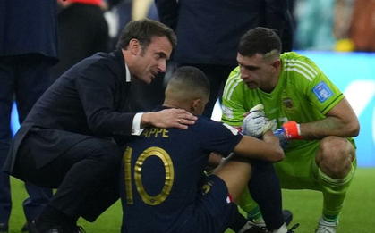 Hai hành động phản cảm của người hùng Argentina sau chức vô địch