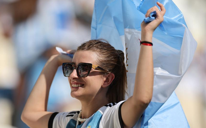 Đội nhà đi tiếp, hàng trăm fan Argentina cà khịa lại CĐV Saudi Arabia