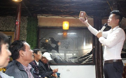 Tham gia "tour tham quan 0 đồng", nhiều người cao tuổi ở Hà Nội nếm "trái đắng"