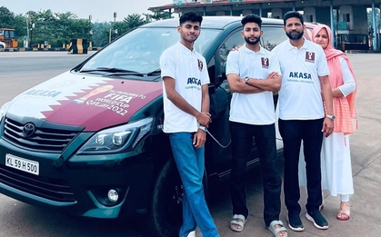 Gia đình lái Toyota Innova 30 ngày từ Ấn Độ sang Qatar xem World Cup