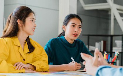 Một nghề yêu cầu phải có ngoại hình đẹp mới làm được, thu nhập hấp dẫn nhưng vẫn bị nhiều người chê vì lý do này