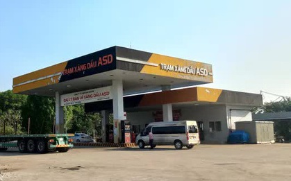 Nhiều người không đổ được xăng, liền gọi Cục Quản lý thị trường Bình Dương