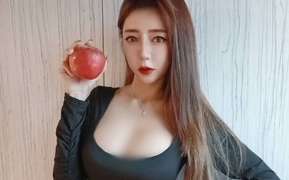 Xuất hiện trên sóng chưa đầy 30 giây, nữ streamer vẫn đốt mắt khán giả vì liên tục lộ điểm nhạy cảm