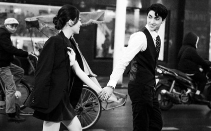 Bình An tung ảnh tình tứ bên Phương Nga: "Nắm tay anh đi suốt quãng đường còn lại em nhé"