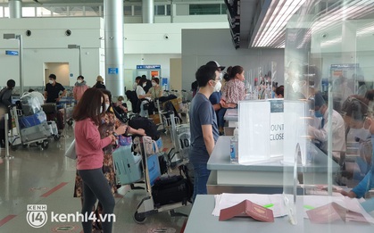 Ngày đầu ga quốc tế Tân Sơn Nhất mở lại toàn bộ đường bay sau 2 năm nghỉ dịch Covid-19